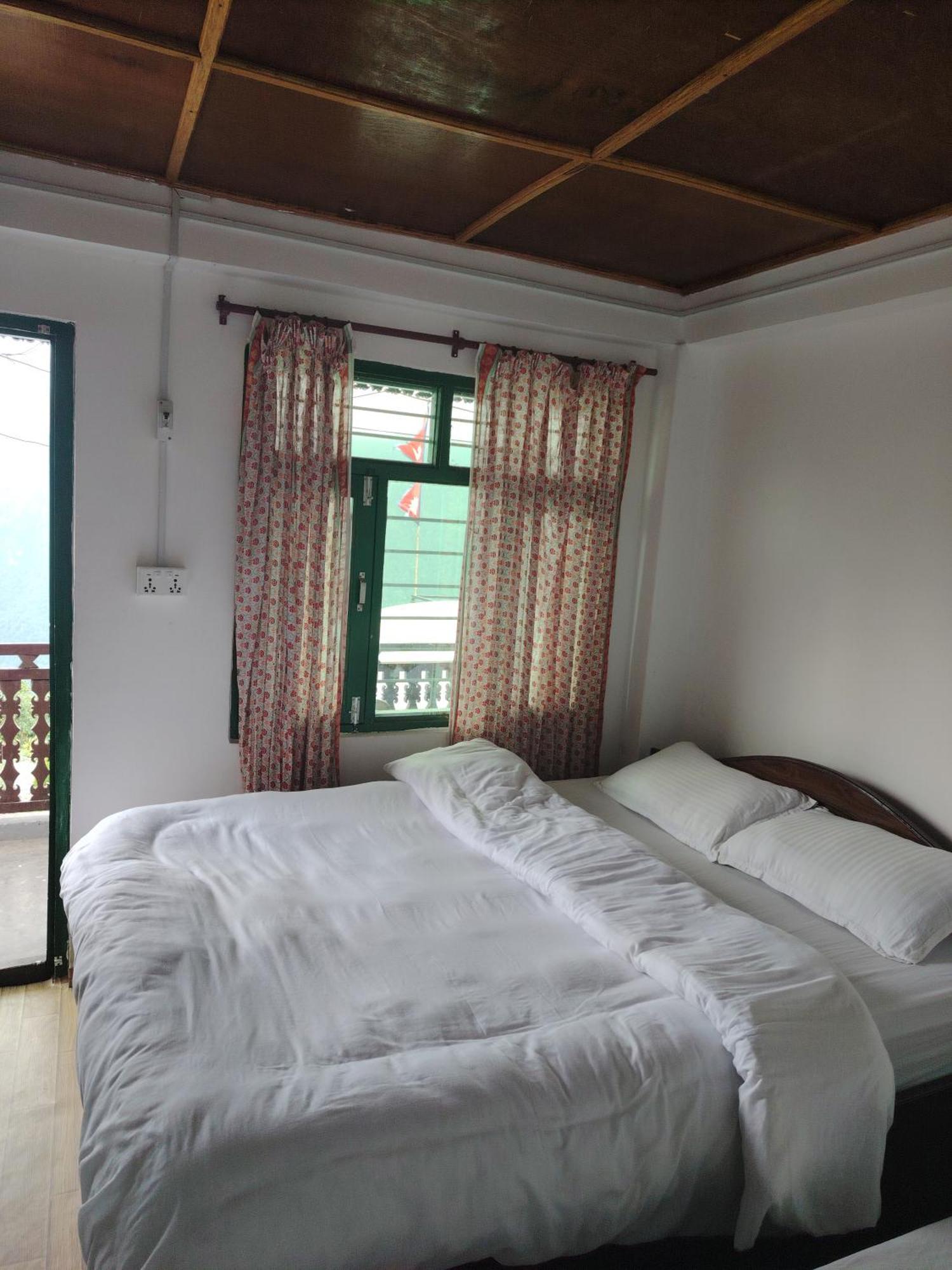 Panorama View Point Lodge And Restaurant, Annapurna-10, Ghandruk ,Agarju Astam Kültér fotó